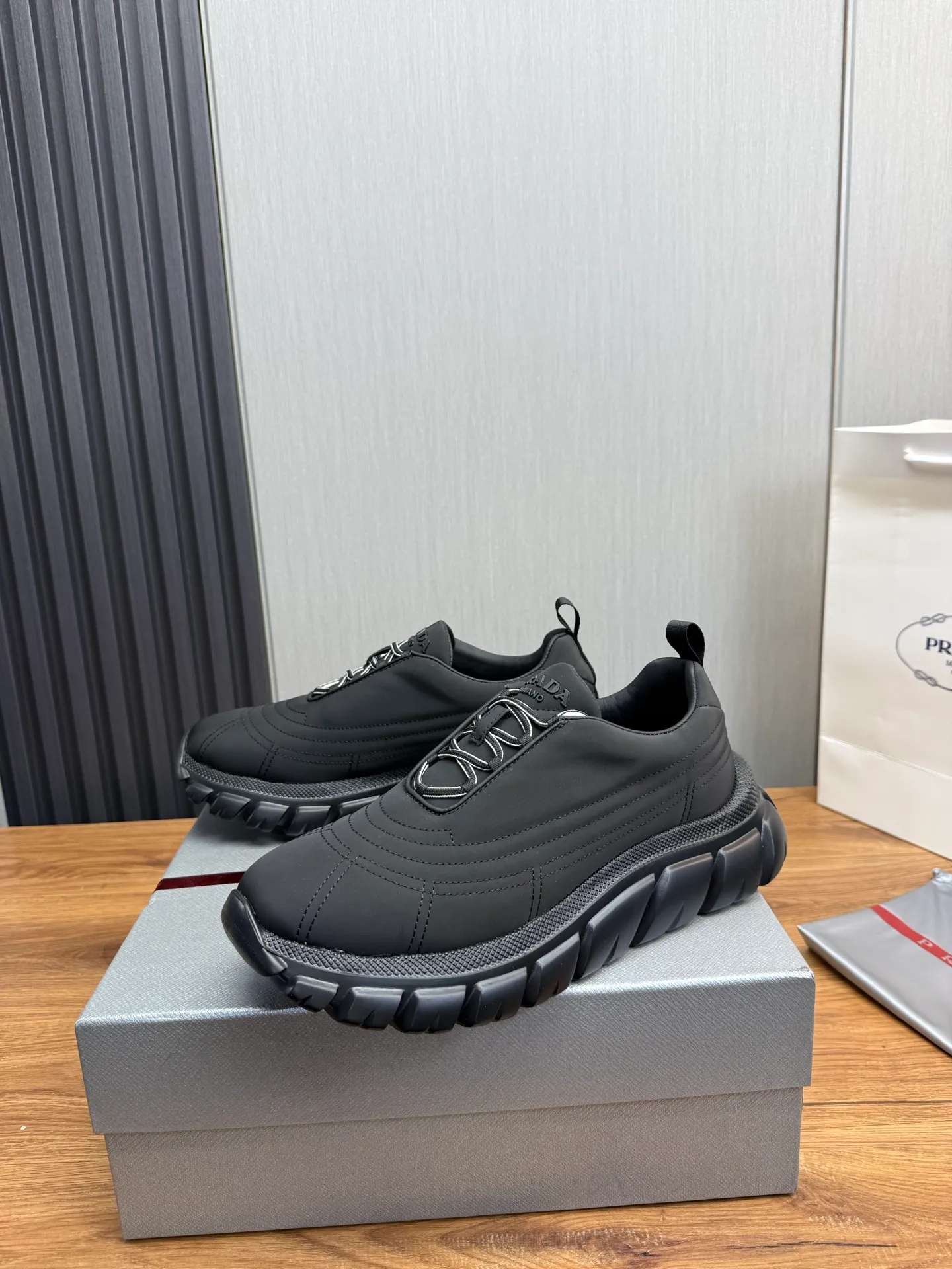 Men's shoes 💰580💰 [PRADA] Men's shoes are popular in the counter, official website synchronization, 1 high-quality shipment ✔️Imported waterproof fabric + cowhide lining, 1🆚1 replica, original sole, 38-45 (45 customized, non-refundable)